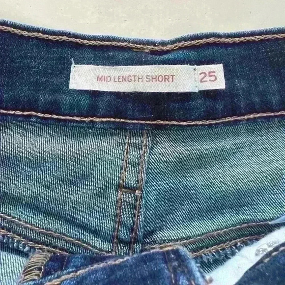 Levi Mid Length Short Women’s size 25 Jean Shorts - Picture 3 of 5